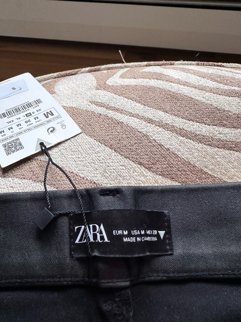 Zara Black Faux Leather Leggings with Front Seam Detail - Picture 3 of 7